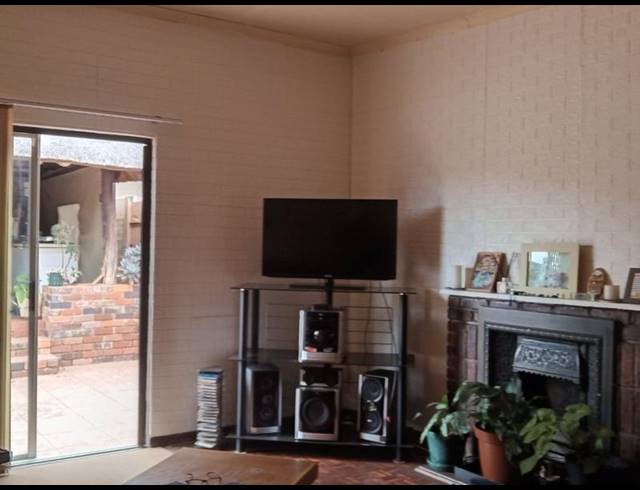 3 BEDROOM HOUSE FOR SALE IN GREENHILLS